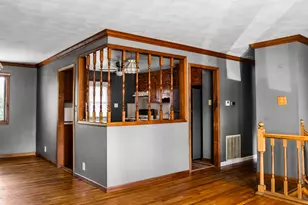 1009 Holiday Dr, Champaign, IL 61821 - Photo 6