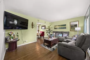 1S137 Eliot Ln, Villa Park, IL 60181 - Photo 2