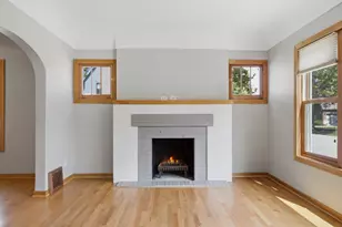 586 S Hawthorne Ave, Elmhurst, IL 60126 - Photo 6