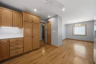 586 S Hawthorne Ave, Elmhurst, IL 60126 - Photo 12