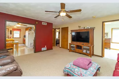 210 E Greenview Avenue, Machesney Park, IL 61115 - Photo 6