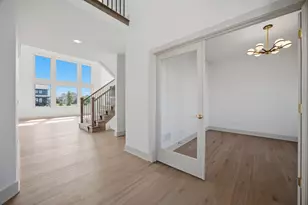 1033 Emerald Dr, Naperville, IL 60540 - Photo 2