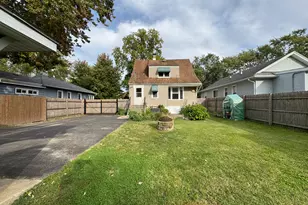 303 Davison St, Joliet, IL 60433 - Photo 2
