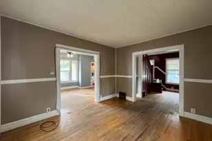 303 Davison St, Joliet, IL 60433 - Photo 8