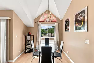 1064 Courtland Dr, Buffalo Grove, IL 60089 - Photo 4