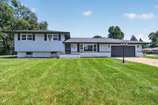1701 Newton Dr, Morris, IL 60450 - Photo 1