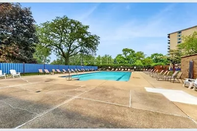 6833 N Kedzie Avenue #415, Chicago, IL 60645 - Photo 16