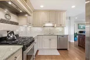 2501 Robincrest Ln, Glenview, IL 60025 - Photo 14