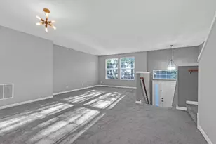 131 Bristol Ln, Wood Dale, IL 60191 - Photo 8