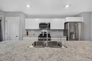 1307 Fawnlily Cir, Joliet, IL 60431 - Photo 8