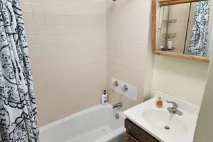 664 W Oakdale Ave, Chicago, IL 60657 - Photo 14