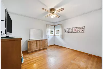 9135 Cherry Avenue, Morton Grove, IL 60053 - Photo 12