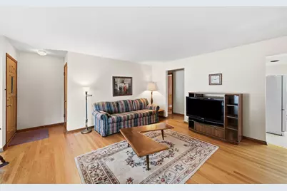 9135 Cherry Avenue, Morton Grove, IL 60053 - Photo 4
