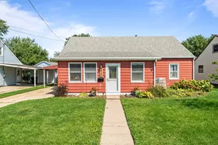 420 E Hitt St, Mount Morris, IL 61054 - Photo 1