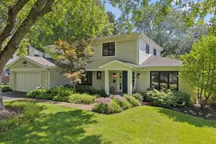 455 W Hawthorne Ct, Lake Bluff, IL 60044 - Photo 2