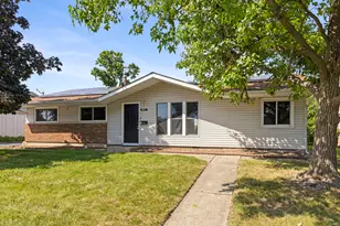 52 Beacon Ave, Romeoville, IL 60446 - Photo 1