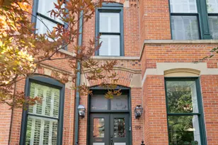119 W Delaware Pl, Chicago, IL 60610 - Photo 2