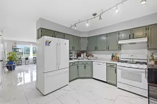 17438 W Chestnut Ln, Gurnee, IL 60031 - Photo 2
