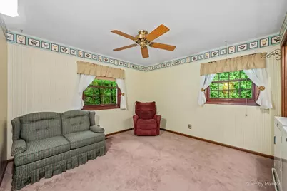 318 E Blackberry Lane, Yorkville, IL 60560 - Photo 10