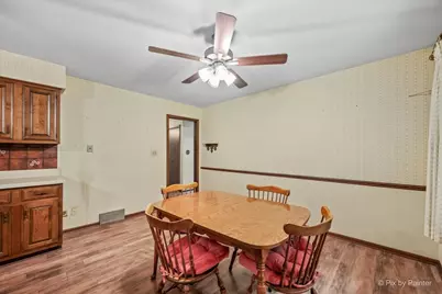 318 E Blackberry Lane, Yorkville, IL 60560 - Photo 6