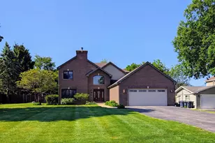 23W531 W Walnut St, Roselle, IL 60172 - Photo 2