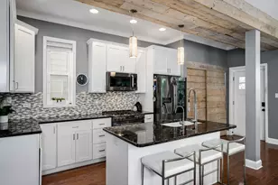 3726 N Albany Ave, Chicago, IL 60618 - Photo 2