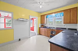 125 W Warmouth St, Salem, IL 62881 - Photo 10
