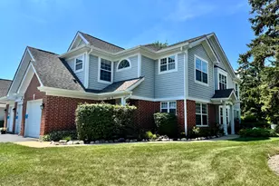 200 Chesterfield Ct, Schaumburg, IL 60193 - Photo 1