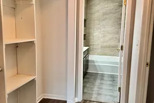200 Chesterfield Ct, Schaumburg, IL 60193 - Photo 10