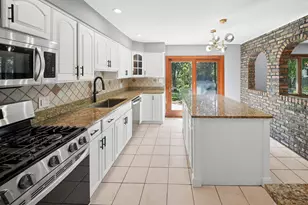 568 N Plamondon Dr, Addison, IL 60101 - Photo 12