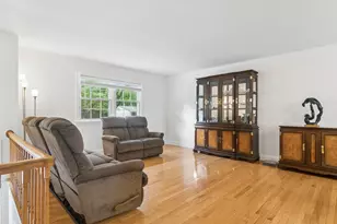 1120 Valley Stream Dr, Wheeling, IL 60090 - Photo 2