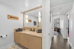 161 E Chicago Ave, Chicago, IL 60611 - Photo 22