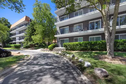 9530 Lamon Avenue #401, Skokie, IL 60077 - Photo 2