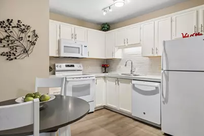 605 Barrington Avenue #332, East Dundee, IL 60118 - Photo 8