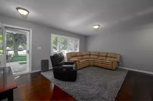 7212 Sprucewood Ave, Woodridge, IL 60517 - Photo 4