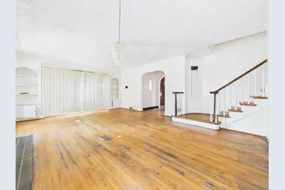 8156 S Paxton Avenue, Chicago, IL 60617 - Photo 4
