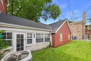 8156 S Paxton Ave, Chicago, IL 60617 - Photo 2