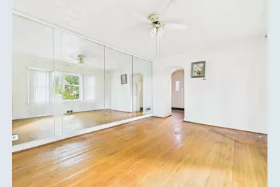 8156 S Paxton Avenue, Chicago, IL 60617 - Photo 6