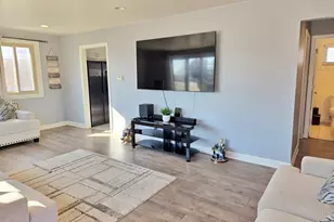 980 W Grant Dr, Des Plaines, IL 60016 - Photo 6