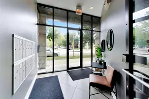 3028 W Roscoe St, Chicago, IL 60618 - Photo 8