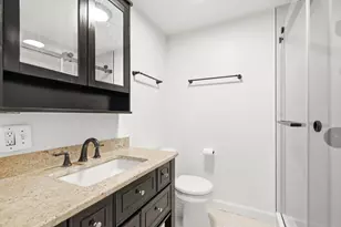 4250 N Marine Dr, Chicago, IL 60613 - Photo 8