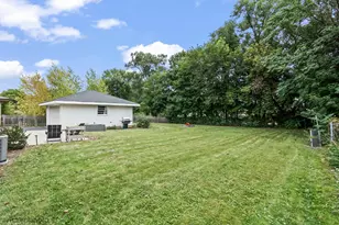 335 S Slusser St, Grayslake, IL 60030 - Photo 26