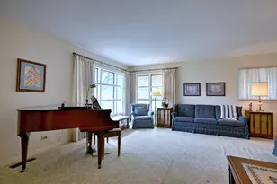 1308 Margret St, Des Plaines, IL 60018 - Photo 4