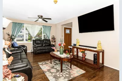 811 Glenwood Avenue, Joliet, IL 60435 - Photo 2