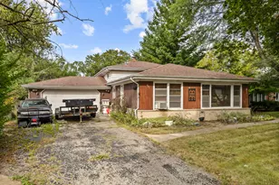 423 S 14th St, Saint Charles, IL 60174 - Photo 1
