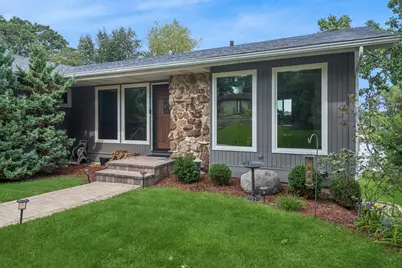 2202 Lake Shore Drive, Lindenhurst, IL 60046 - Photo 2
