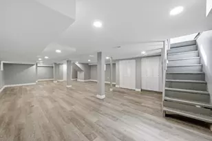 8352 S Phillips Ave, Chicago, IL 60617 - Photo 30