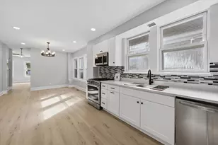 8352 S Phillips Ave, Chicago, IL 60617 - Photo 6