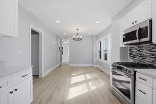 8352 S Phillips Ave, Chicago, IL 60617 - Photo 18