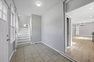 8352 S Phillips Ave, Chicago, IL 60617 - Photo 8